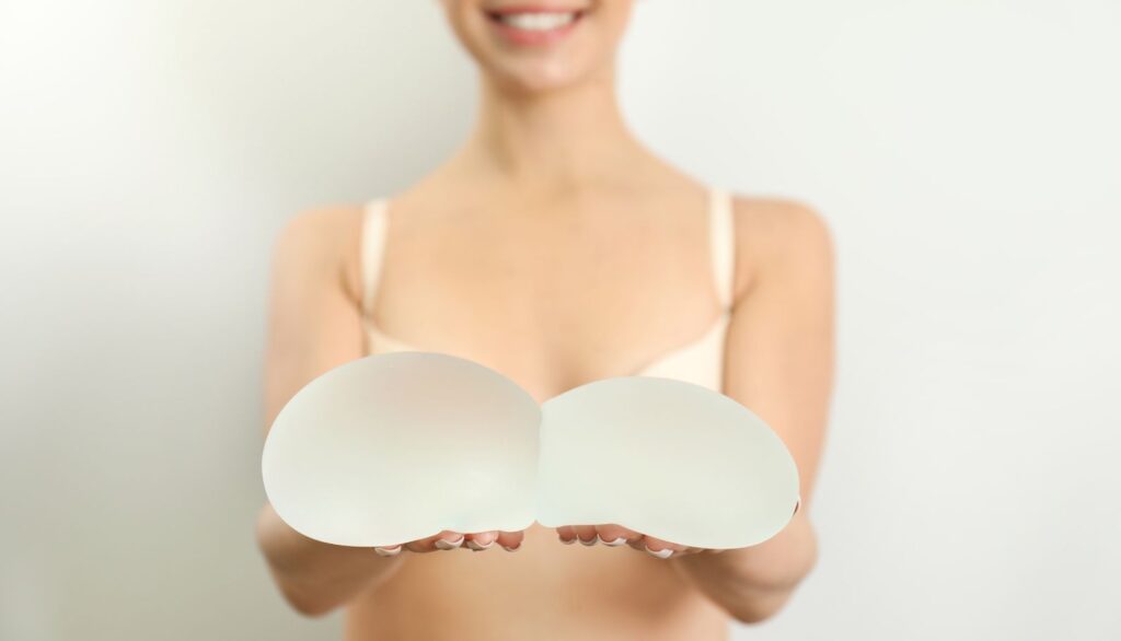 implant mamar anatomic