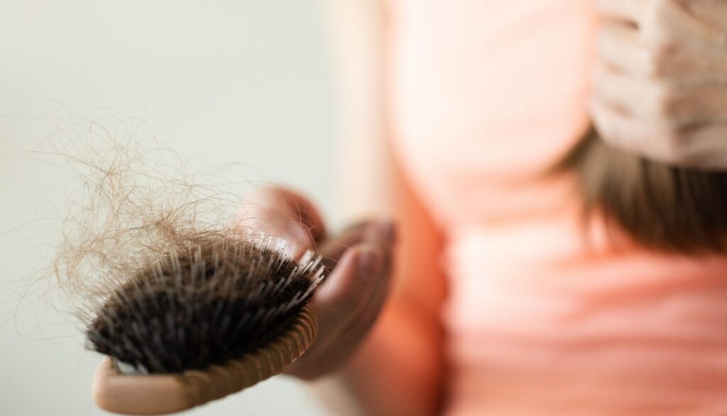 De ce cade părul la femei după 30 de ani