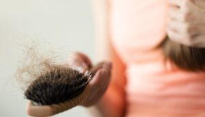 De ce cade părul la femei după 30 de ani