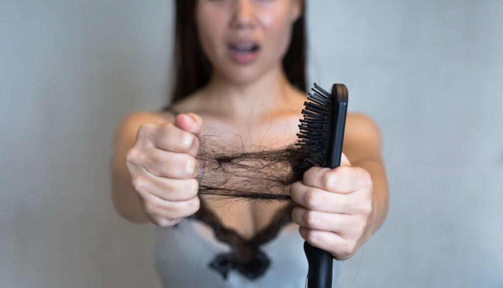 cum iti dai seama ca pierzi prea mult par